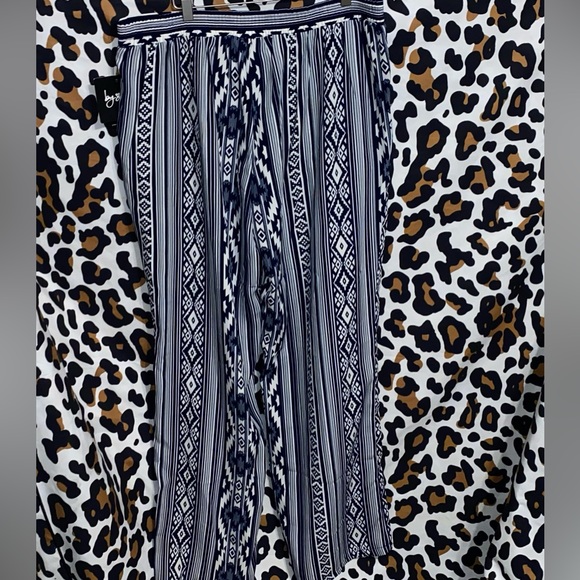 by & by Let’s Get Away Design Lounge Pants - Picture 7 of 7